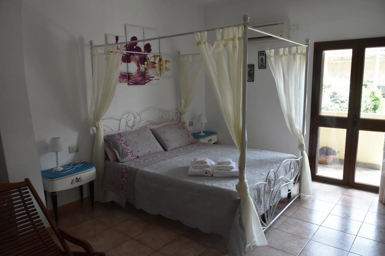 Bed And Breakfast Le Petunie Бари Сардо Екстериор снимка